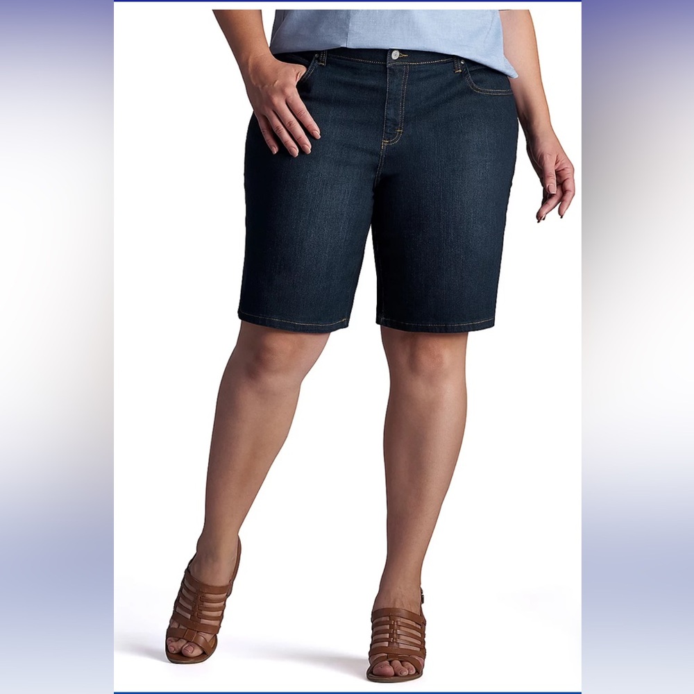 Lee Women's Deep Dyed 8 “ Bermuda Jean shorts. NWT. Retail 46